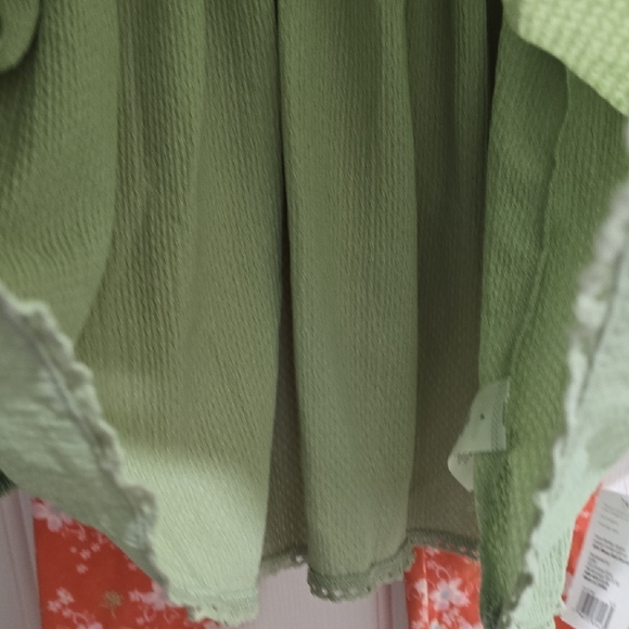 Berkley Jensen Green Tunic with Floral Patterned Leggings kid Size 8 - Picture 6 of 16